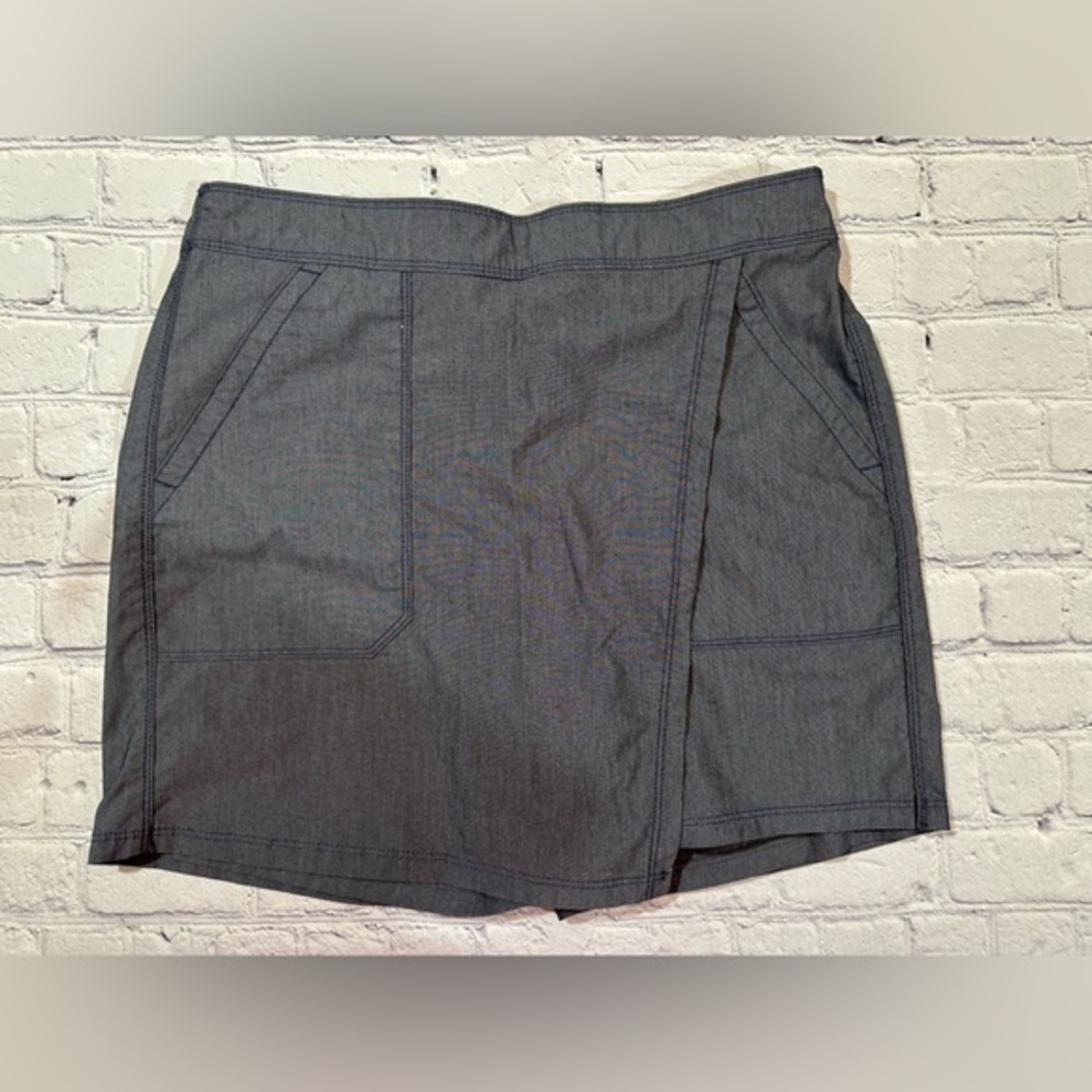 NWOT COLUMBIA CHARCOAL GREY CARGO SKORT - Size 8 SKU:277